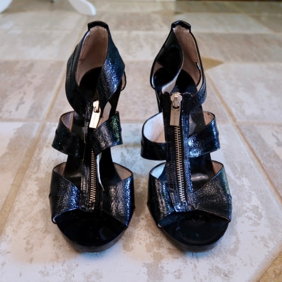 MICHAEL KORS Patent Leather Zip Heels Black EUC - Picture 5 of 9